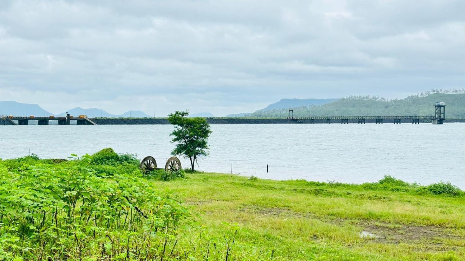 Hotel Mauli Agro Farm Dam View Resort Satara Exterior photo